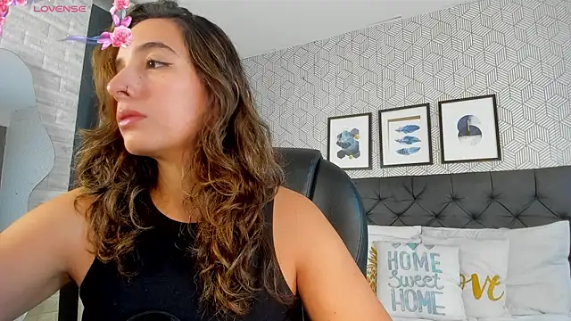 emma  smith1 online show from 10, 3, 2025