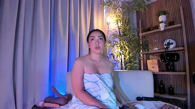 LIAH IZUMI online show from 28, 7, 2026