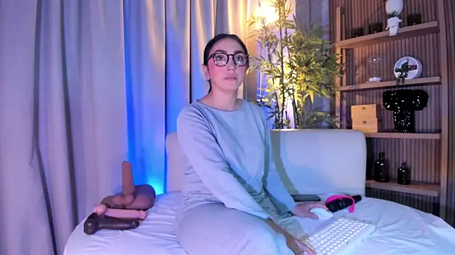 LIAH IZUMI online show from 29, 7, 2026