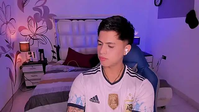 Snapshot of Niicky1_ chatting on 6, 12, 2024 Niicky1  online show from 6, 12, 2024