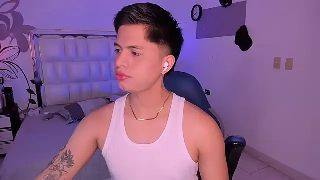 Snapshot of Niicky1_ chatting on 8, 12, 2024 Niicky1  online show from 8, 12, 2024