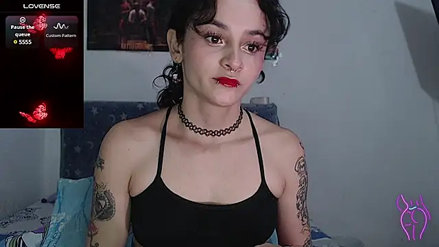 Snapshot of kitty22_ chatting on 5, 3, 2025 kitty22  online show from 5, 3, 2025