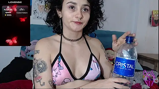 Snapshot of kitty22_ chatting on 4, 10, 2025 kitty22  online show from 4, 10, 2025