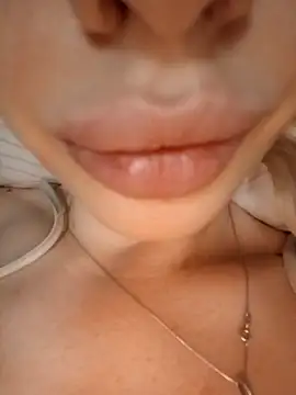 Snapshot of Elza_kom chatting on 20, 2, 2025 Elza kom online show from 20, 2, 2025