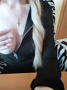 Snapshot of Elza_kom chatting on 2, 3, 2025 Elza kom online show from 2, 3, 2025