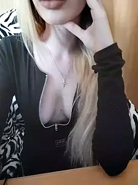 Snapshot of Elza_kom chatting on 5, 3, 2025 Elza kom online show from 5, 3, 2025