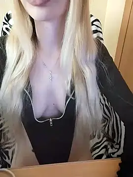 Snapshot of Elza_kom chatting on 6, 3, 2025 Elza kom online show from 6, 3, 2025