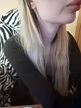 Snapshot of Elza_kom chatting on 8, 3, 2025 Elza kom online show from 8, 3, 2025