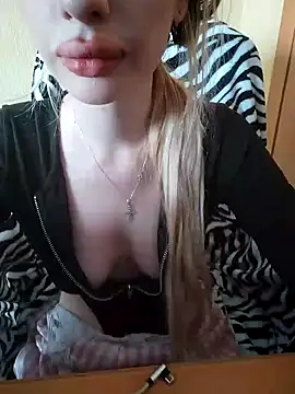 Snapshot of Elza_kom chatting on 14, 3, 2025 Elza kom online show from 14, 3, 2025