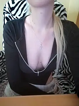 Snapshot of Elza_kom chatting on 15, 3, 2025 Elza kom online show from 15, 3, 2025