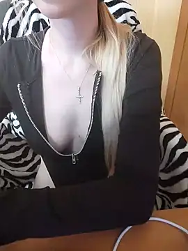 Snapshot of Elza_kom chatting on 22, 3, 2025 Elza kom online show from 22, 3, 2025