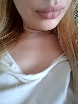 Snapshot of Elza_kom chatting on 14, 9, 2025 Elza kom online show from 14, 9, 2025