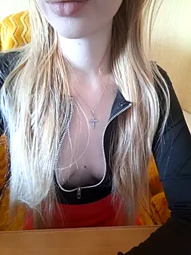 Snapshot of Elza_kom chatting on 18, 9, 2025 Elza kom online show from 18, 9, 2025