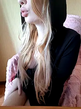 Snapshot of Elza_kom chatting on 11, 10, 2025 Elza kom online show from 11, 10, 2025