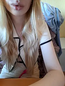 Snapshot of Elza_kom chatting on 25, 10, 2025 Elza kom online show from 25, 10, 2025