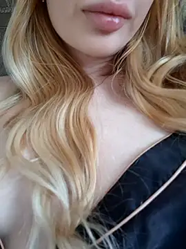 Snapshot of Elza_kom chatting on 22, 11, 2025 Elza kom online show from 22, 11, 2025