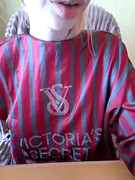 Snapshot of Elza_kom chatting on 15, 12, 2025 Elza kom online show from 15, 12, 2025