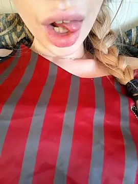 Snapshot of Elza_kom chatting on 6, 1, 2026 Elza kom online show from 6, 1, 2026