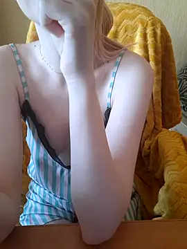 Snapshot of Elza_kom chatting on 13, 2, 2026 Elza kom online show from 13, 2, 2026