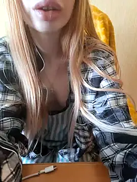 Snapshot of Elza_kom chatting on 15, 2, 2026 Elza kom online show from 15, 2, 2026