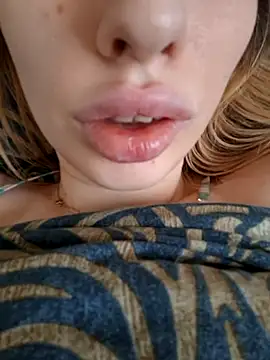 Snapshot of Elza_kom chatting on 16, 2, 2026 Elza kom online show from 16, 2, 2026