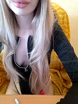 Snapshot of Elza_kom chatting on 6, 3, 2026 Elza kom online show from 6, 3, 2026