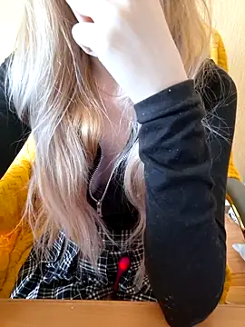 Snapshot of Elza_kom chatting on 19, 3, 2026 Elza kom online show from 19, 3, 2026