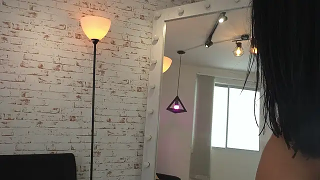 Sofhia cruz online show from 4, 3, 2026