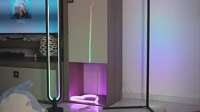 Moan4u online show from 6, 10, 2025