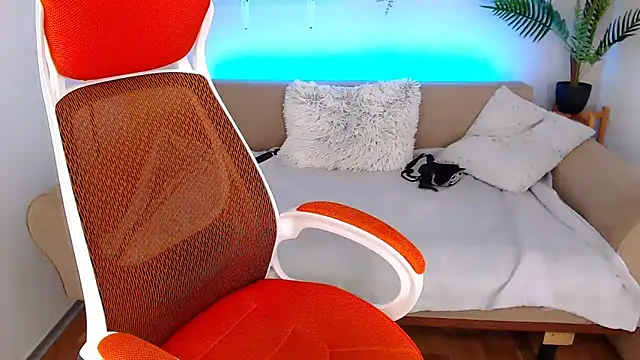 Snapshot of RedHeadBridget chatting on 6, 2, 2025 RedHeadBridget online show from 6, 2, 2025