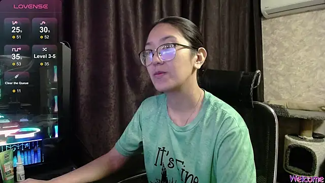 Snapshot of Brightssmiles chatting on 24, 10, 2025 Brightssmiles online show from 24, 10, 2025