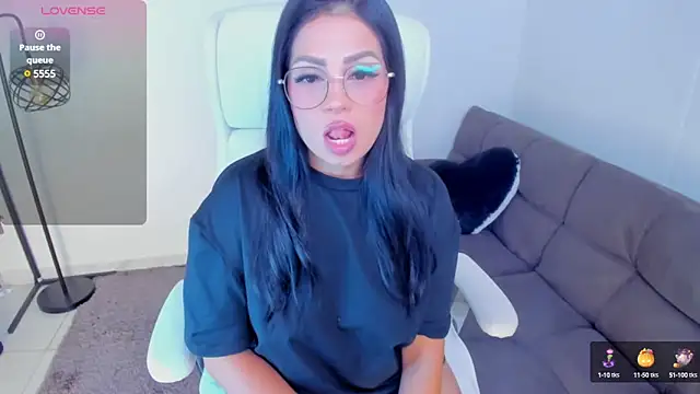 dominique21  online show from 27, 2, 2025