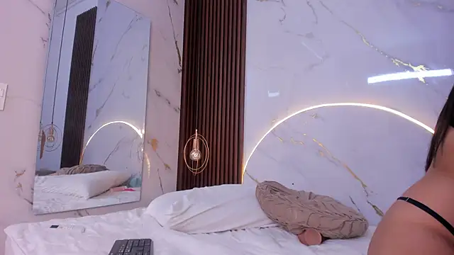 Snapshot of danisaenz_ chatting on 15, 2, 2025 danisaenz online show from 15, 2, 2025