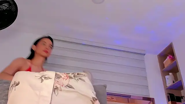 Snapshot of violetta-brown1 chatting on 10, 12, 2024 violetta-brown1 online show from 10, 12, 2024