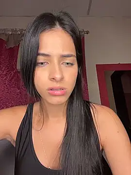 Snapshot of violetta-brown1 chatting on 5, 12, 2025 violetta-brown1 online show from 5, 12, 2025