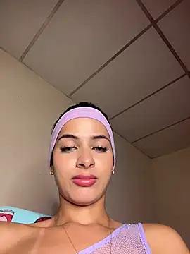 Snapshot of violetta-brown1 chatting on 5, 3, 2026 violetta-brown1 online show from 5, 3, 2026