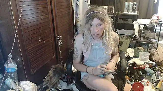 Snapshot of Ombeline1 chatting on 5, 7, 2026 Ombeline1 online show from 5, 7, 2026