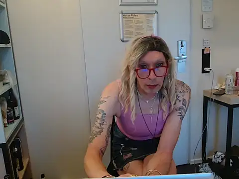 Snapshot of Ombeline1 chatting on 20, 7, 2026 Ombeline1 online show from 20, 7, 2026