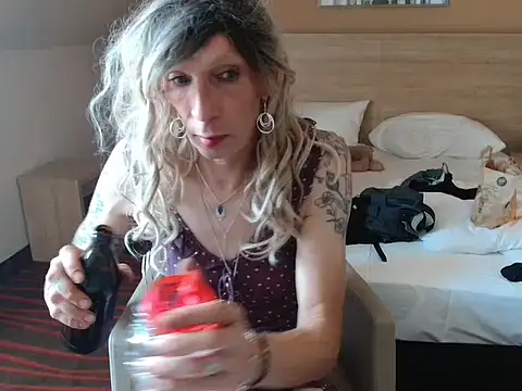 Snapshot of Ombeline1 chatting on 29, 7, 2026 Ombeline1 online show from 29, 7, 2026