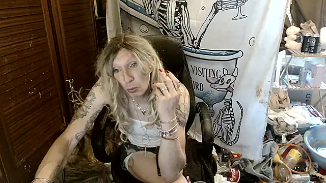 Snapshot of Ombeline1 chatting on 7, 8, 2026 Ombeline1 online show from 7, 8, 2026