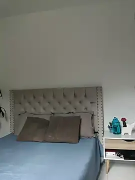 Lia Hurley online show from 28, 1, 2025