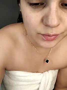 Lia Hurley online show from 20, 2, 2025