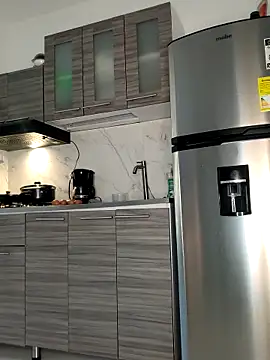 Lia Hurley online show from 26, 2, 2025