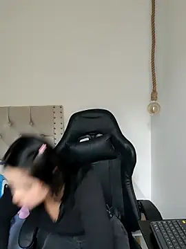 Lia Hurley online show from 21, 3, 2025