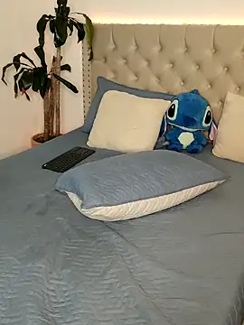 Lia Hurley online show from 22, 3, 2025