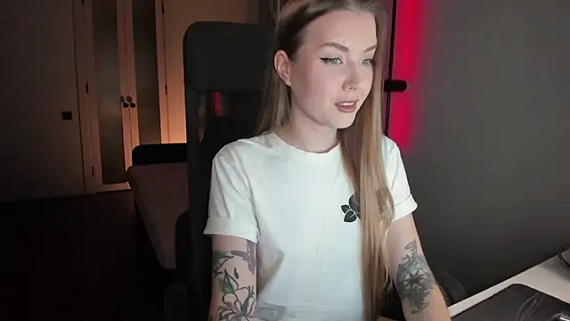 Snapshot of Midnight_Mi chatting on 24, 9, 2025 Midnight Mi online show from 24, 9, 2025