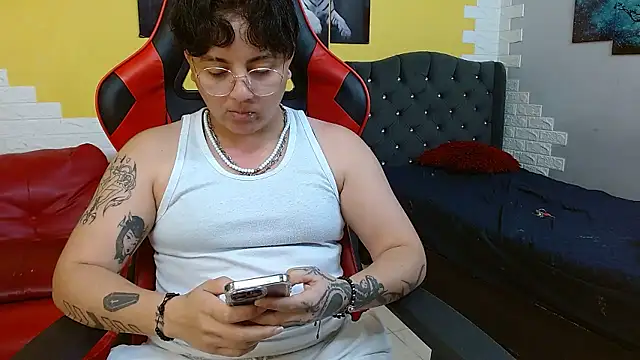 isabeautyx19 online show from 12, 1, 2026