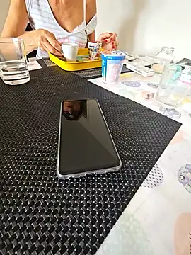 mia69x online show from 12, 9, 2025