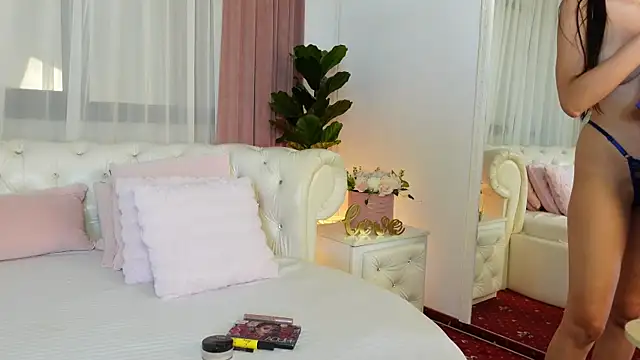 NinaCrystal1 online show from 15, 7, 2026