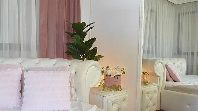 NinaCrystal1 online show from 27, 7, 2026